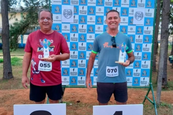 Foto - Corredores de Itapetininga sobem ao pódio no Festival de Atletismo 55+ realizado na Pista da FKB pela Prefeitura de Itapetininga
