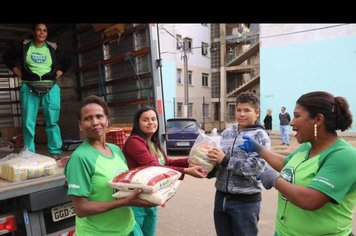 Mais de 250 kg de materiais recicláveis foram trocados por alimentos no Programa Câmbio Verde