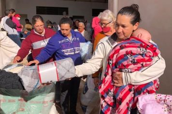 10 mil peças de roupas são entregues no fim de semana para moradores de bairros rurais de Itapetininga