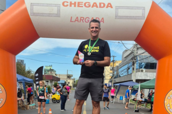 Atleta Charles Cortez, do grupo de corrida XV de Novembro, representa Itapetininga em “dose tripla” no Rio Grande do Sul