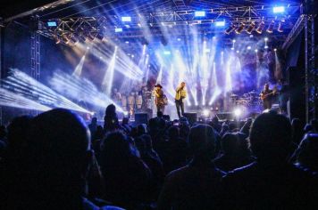 Show com a dupla Léo e Junior encerrou a noite de festa dos 252 anos de Itapetininga