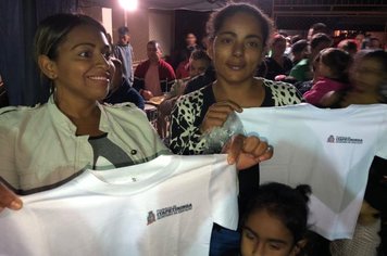 Programa “Costurando Oportunidades” faz a entrega de 400 camisetas para alunos de creche em Itapetininga