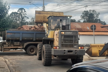 Mutirão contra a dengue remove 208 toneladas de resíduos do Distrito do Rechã, em Itapetininga