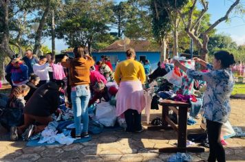 7 mil peças de roupas são entregues no fim de semana para moradores de bairros rurais de Itapetininga