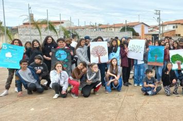 No Dia da Árvore, Secretaria Municipal de Meio Ambiente de Itapetininga e alunos fazem plantio de mudas 