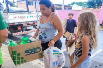 Câmbio Verde troca quase meia tonelada de material reciclável por alimentos  no bairro Taboãozinho, em Itapetininga