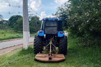 Secretaria de Serviços Públicos realiza roçada e nivelamento em diferentes regiões de Itapetininga