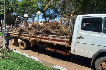 Prefeitura de Itapetininga revitaliza  praças, bairros e avenidas e faz retirada de entulho em terreno