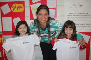 “Costurando Oportunidades” entrega mais de 3500 camisetas e beneficia quase 2 mil alunos de Educação Infantil