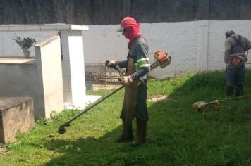  Serviços de limpeza e roçagem foram intensificados nos Cemitérios São João Batista e do Santíssimo em Itapetininga