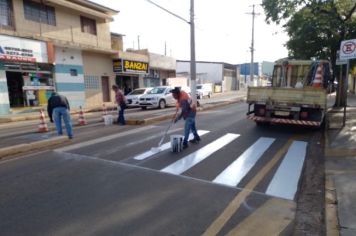 Secretaria Municipal de Trânsito de Itapetininga realiza revitalização de pintura nas faixas de pedestres na Avenida Wenceslau Braz
