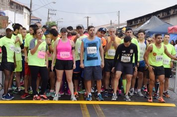 4ª etapa do  “Correr e Caminhar” reúne centenas de participantes, mesmo com chuva