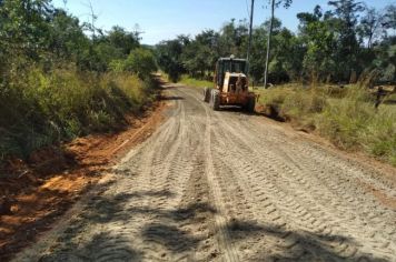 Secretaria de Serviços Públicos realiza manutenção de pista nos bairros rurais de Itapetininga
