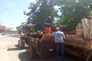 Mais 2,5 toneladas de materiais são recolhidas durante o “5º arrastão da limpeza” às margens de córrego no 4L