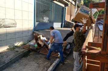 Mais de 440 toneladas de materiais foram retiradas no Mutirão “Itapê + Limpa” em cinco bairros