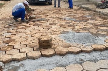 Prefeitura de Itapetininga recoloca lajotas em rua do Jardim Itália