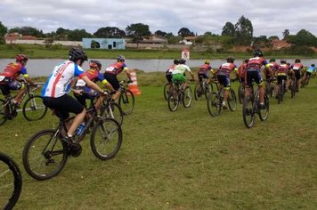Atividades esportivas reúnem famílias na lagoa “Regina Freire”, na Chapadinha
