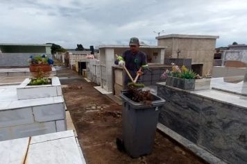 Prefeitura de Itapetininga realiza manutenção de limpeza e roçada no Cemitério São João Batista, bairros e avenidas