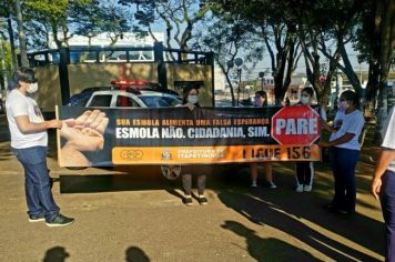 Campanha “Esmola Não, Cidadania Sim” na Feira Livre da Praça Peixoto Gomide