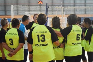 Município estreia com equipes de vôlei nos Jogos Regionais do Idoso