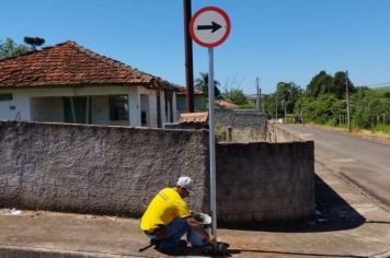 Prefeitura realiza colocação de placas de sinalização em vias da cidade