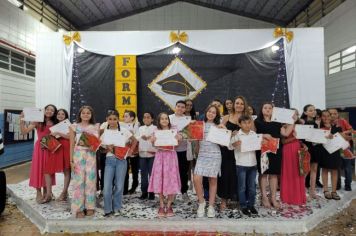 EMEF “Prof.ª Maria Cecília Rolim Nalesso” realiza Formatura dos 5º anos