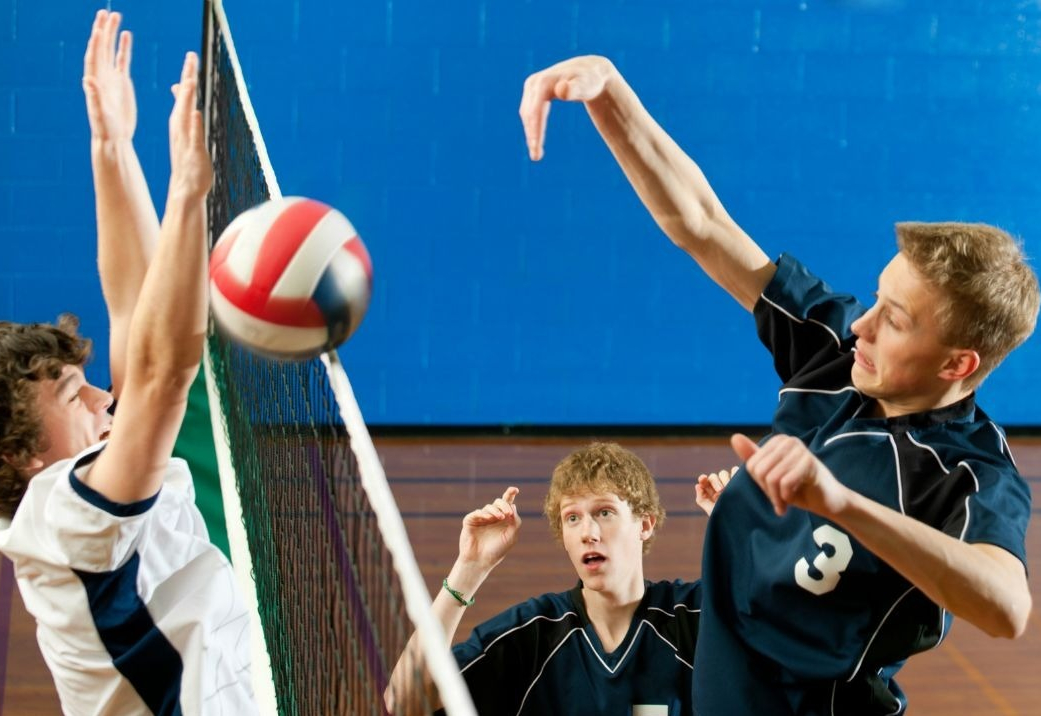 Secretaria de Esporte abre inscrições para aulas gratuitas na Escolinha Voleibol Masculino