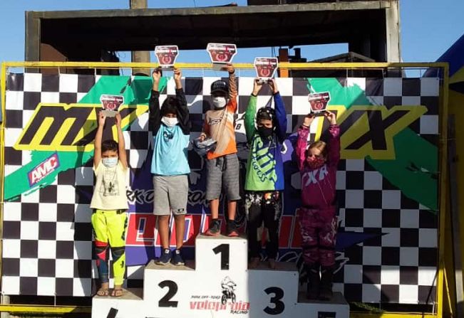 Itapetiningano de oito anos é campeão de prova de Velocross em Caraguatatuba
