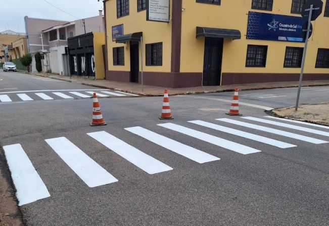 Prefeitura de Itapetininga realiza sinalização de solo na rua Silva Jardim e rua  Barbosa Franco, no centro da cidade