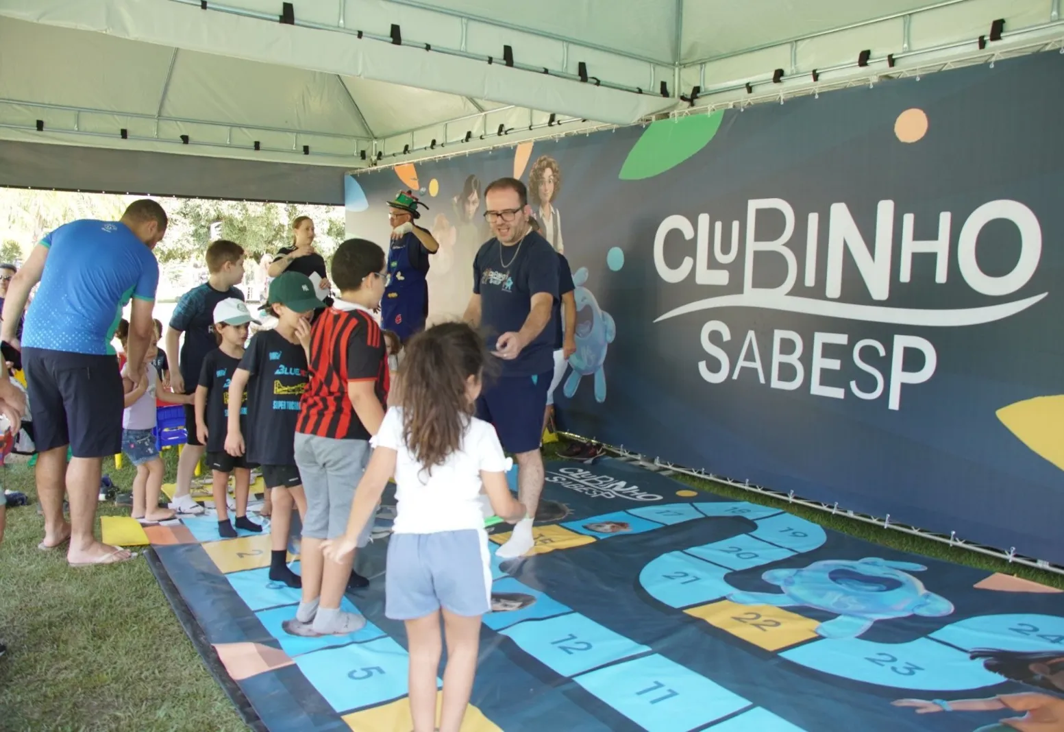 Caravana Sabesp leva atendimento e serviços a Itapetininga neste sábado (18)Iniciativa inclui negociação de débitos, orientação sobre Tarifa Social e atividades para crianças