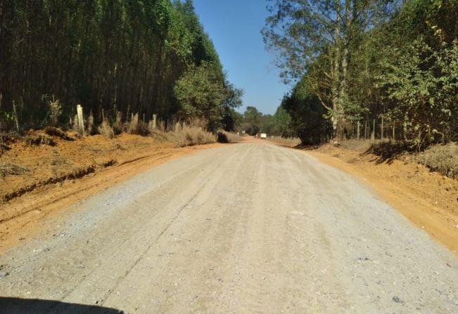 Secretaria de Serviços Públicos realiza manutenção em vias dos bairros rurais e  limpeza em área urbana de Itapetininga