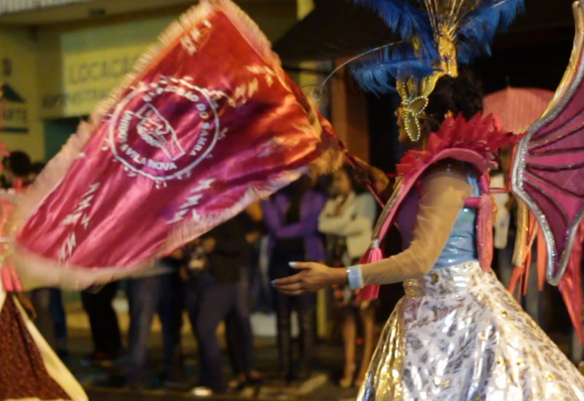 Nem a chuva atrapalhou o desfile de carnaval 