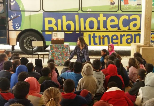 Ônibus Biblioteca Itinerante está no Jd. Monte Santo em Itapetininga