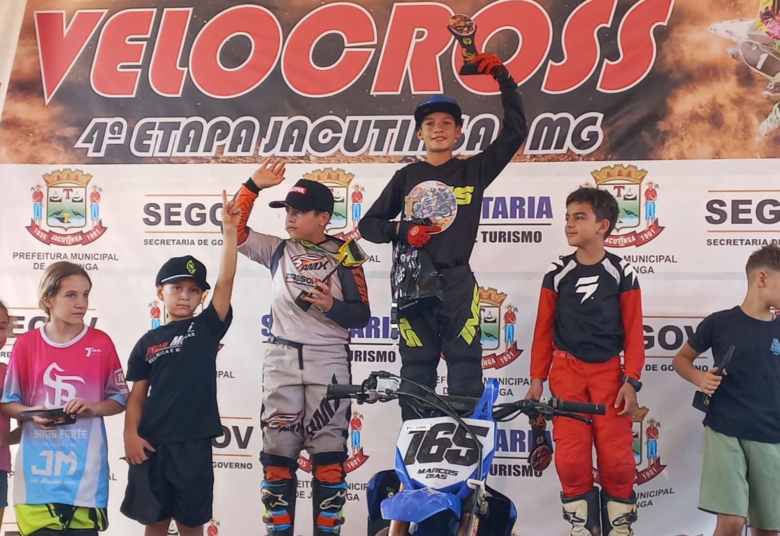 Pilotos mirins de Itapetininga sobem ao pódio no Campeonato Paulista de Velocross