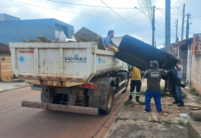 Mutirão contra a dengue remove 178 toneladas de resíduos do Jardim Monte Santo e Chapada Grande, em Itapetininga