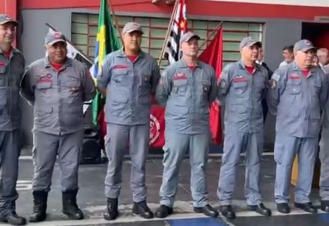 Bombeiros Militares de Itapetininga realizam solenidade para entrega de láureas de mérito, certificados e diplomas e entrega de viatura