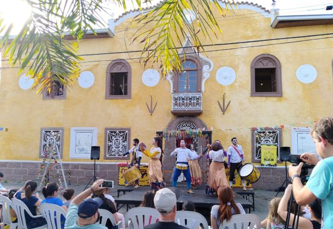 Público lota o Largo dos Amores para assistir “As Presepadas de Damião” 