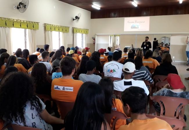 Atividades sociais com jovens do Cras de Itapetininga são realizadas no Taboãozinho