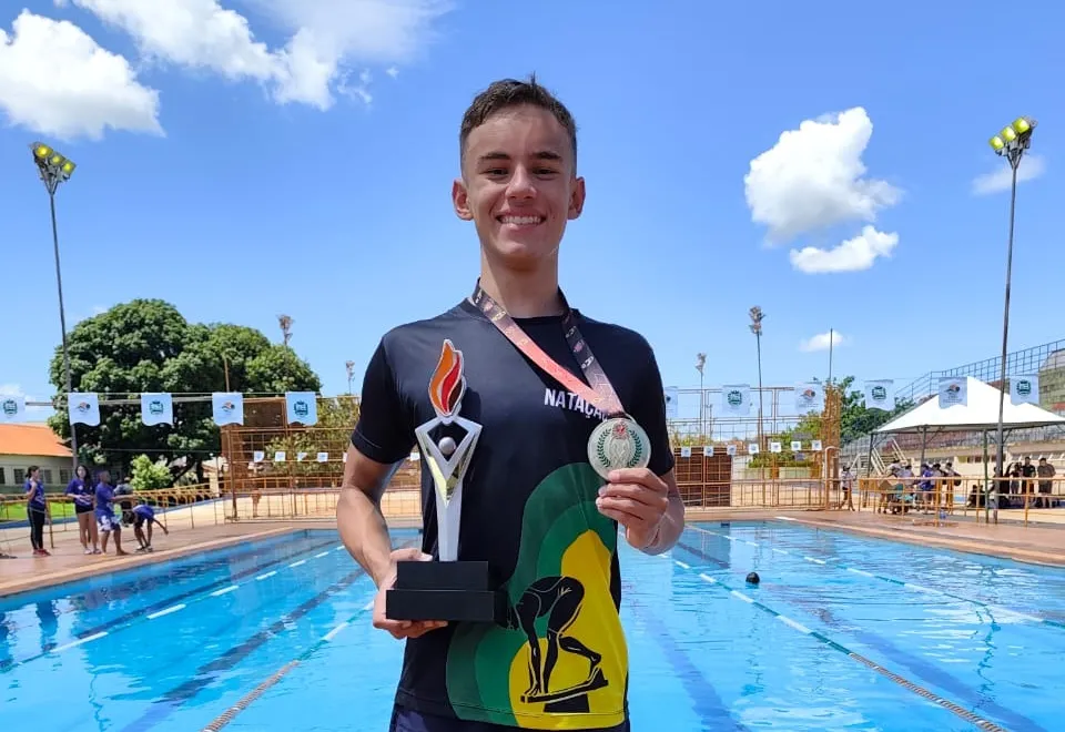 Atleta do SEA Itapetiningana, Estevão Vaz, conquista o 5º lugar no ranking da Federação Aquática Paulista de Natação