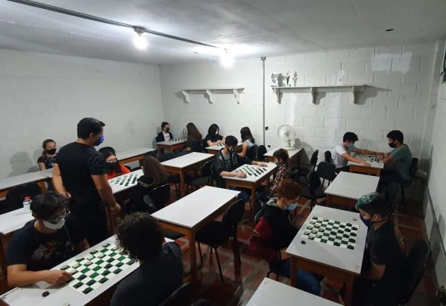 Secretaria de Esporte realiza torneio amistoso entre os alunos da escolinha de Damas em Itapetininga 