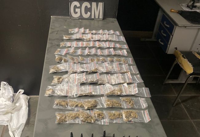 Guarda Municipal de Itapetininga apreende mais de 120 porções de drogas e prende suspeito na vila Mazzei