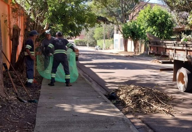  Prefeitura de Itapetininga realiza, diariamente, varrição e roçada nos bairros; veja as localidades