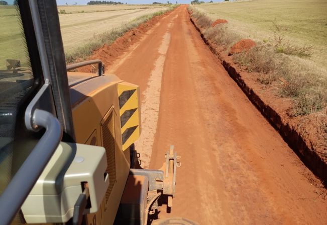 Manutenção de estradas rurais avança em Itapetininga e bairro Capão Alto recebe melhorias
