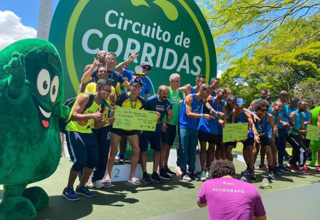 Atletas de Itapetininga sobem ao pódio na Maratona Pão de Açúcar de revezamento em São Paulo