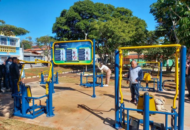 Entregue oficialmente a Academia ao Ar Livre Adaptada