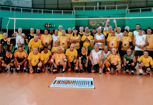 Itapetininga sedia abertura de torneio de vôlei adaptado