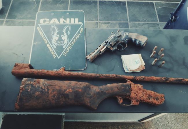 GCM apreende suspeito, drogas e armas durante patrulhamento próximos às escolas municipais