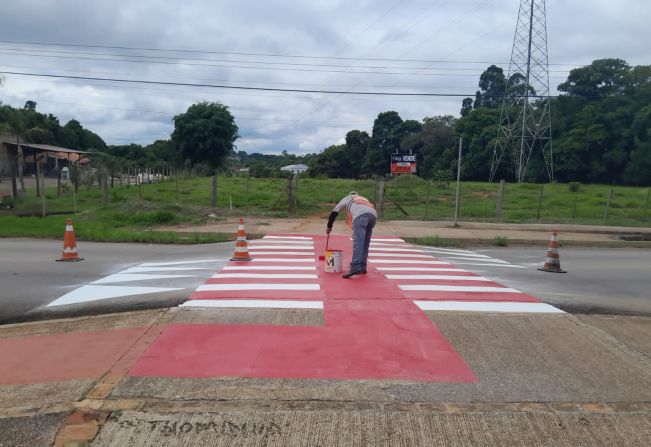 Prefeitura de Itapetininga prossegue com sinalização, pavimentação e poda preventiva de árvores