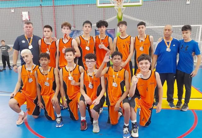 Basquete Sub 14 conquista o vice na Liga Regional