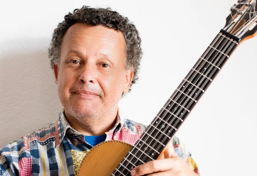 Bob Vieira apresenta o espetáculo “Viola de Pedra” no Teatro do SESI Itapetininga